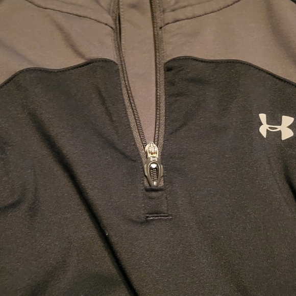 Underarmour youth size large zip up - Picture 10 of 11